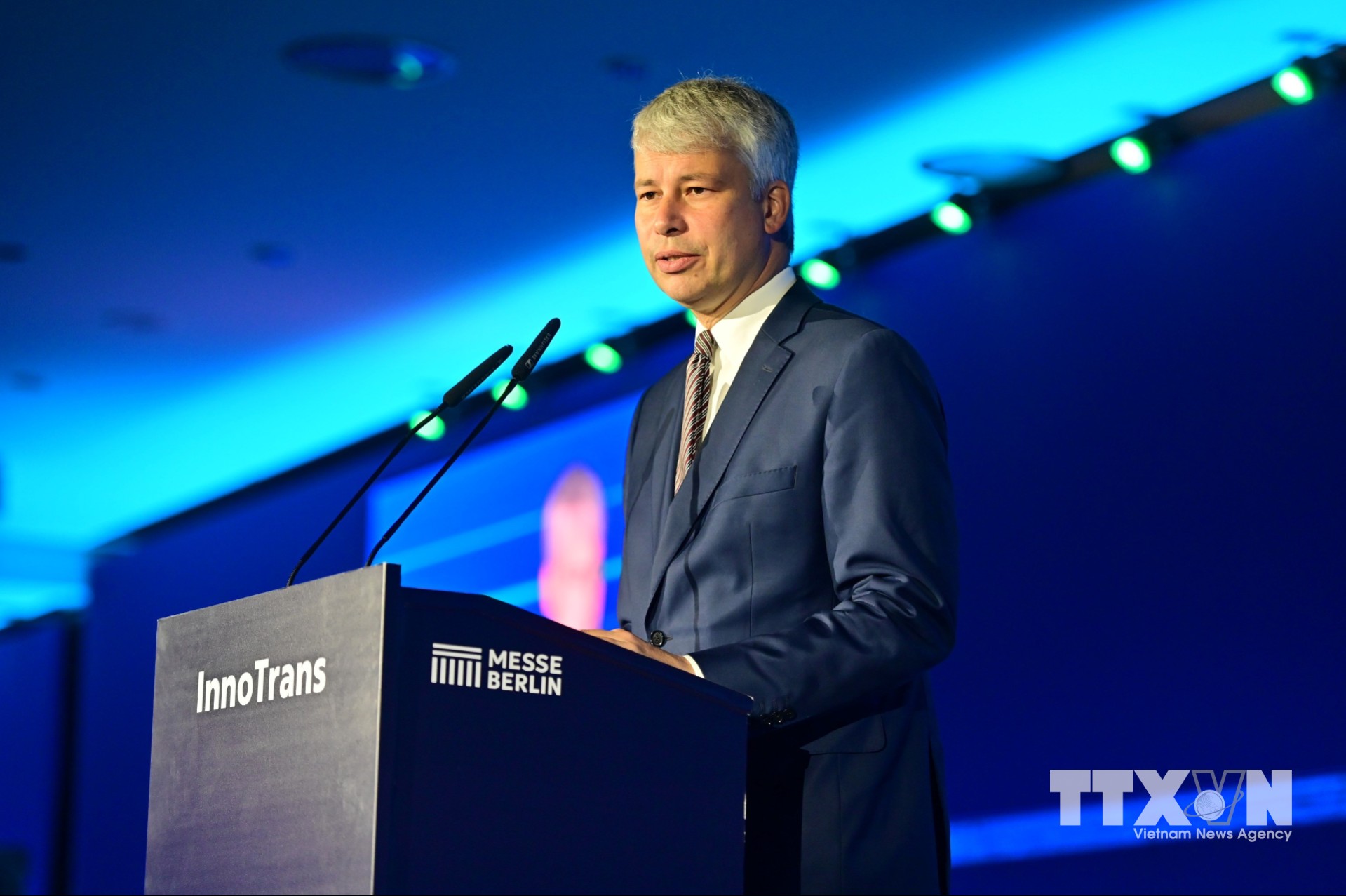 Bộ trưởng Giao thông Liên bang Đức Steffen Bilger phát biểu tại lễ khai mạc InnoTrans 2026. (Ảnh: Messe Berlin/TTXVN phát)